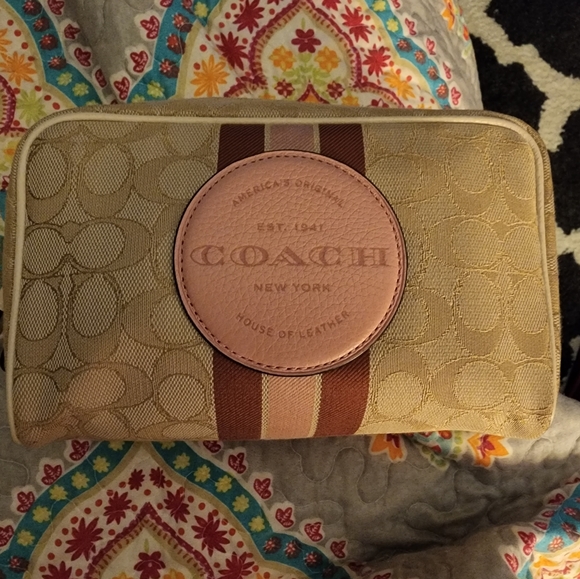 Coach Dempsey Boxy Cosmetic Case 20 inch Signature Jacquard with Stripe and Coac - Picture 2 of 7